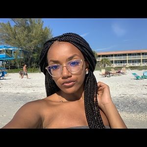 Meet your Posher, Maya